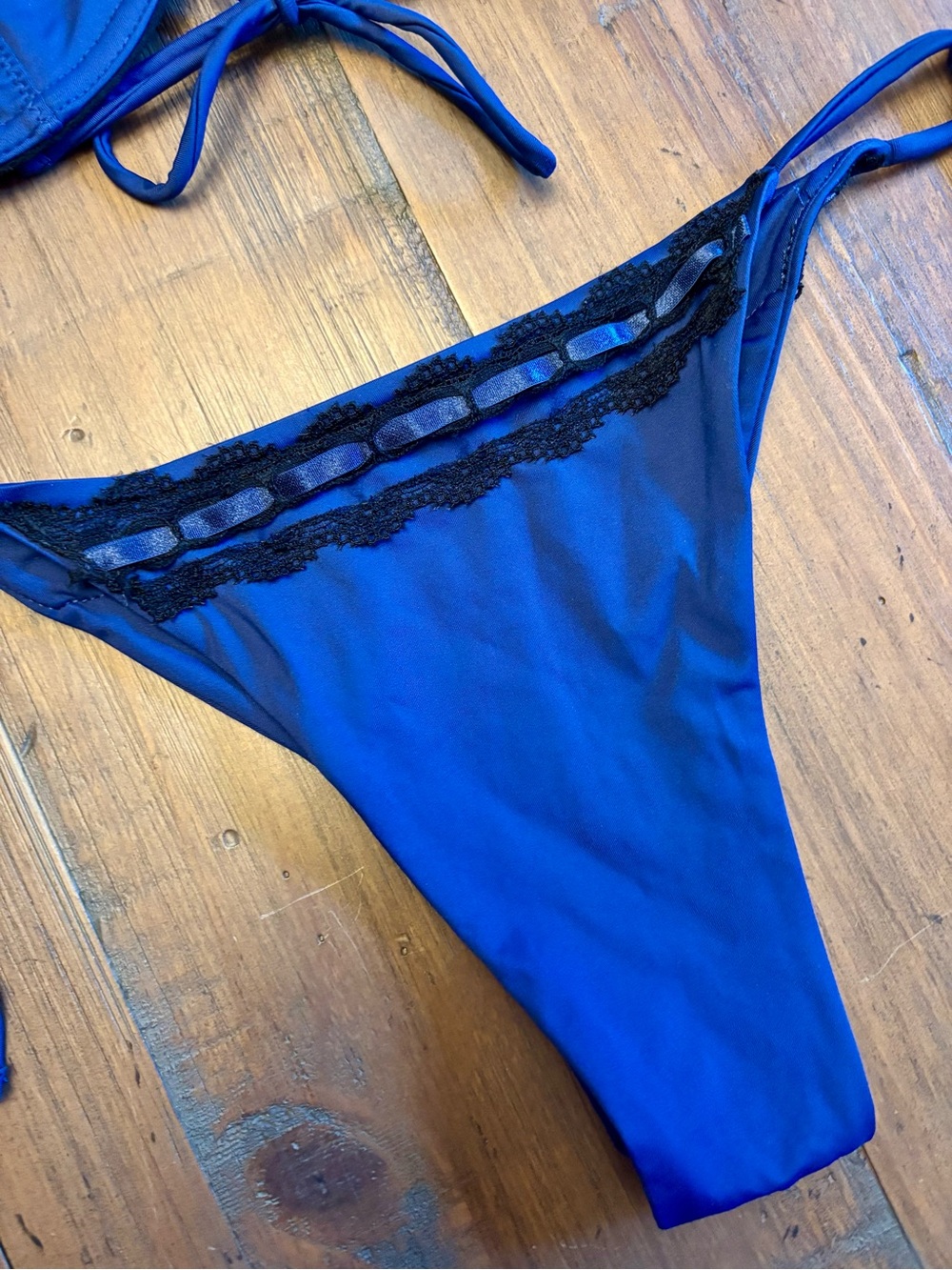 NWOT frankies bikinis x Sydney Sweeney Rome bikini set - Picture 6 of 16